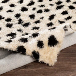 Avery Rug - Black/Ivory -Furniture Sales 620033509 3 72204.1690281243.386.513