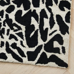 Javari Rug - Black/Ivory 7 Javari Rug - Black/Ivory -Furniture Sales webimage 044005767 044005768 044005769 DTL