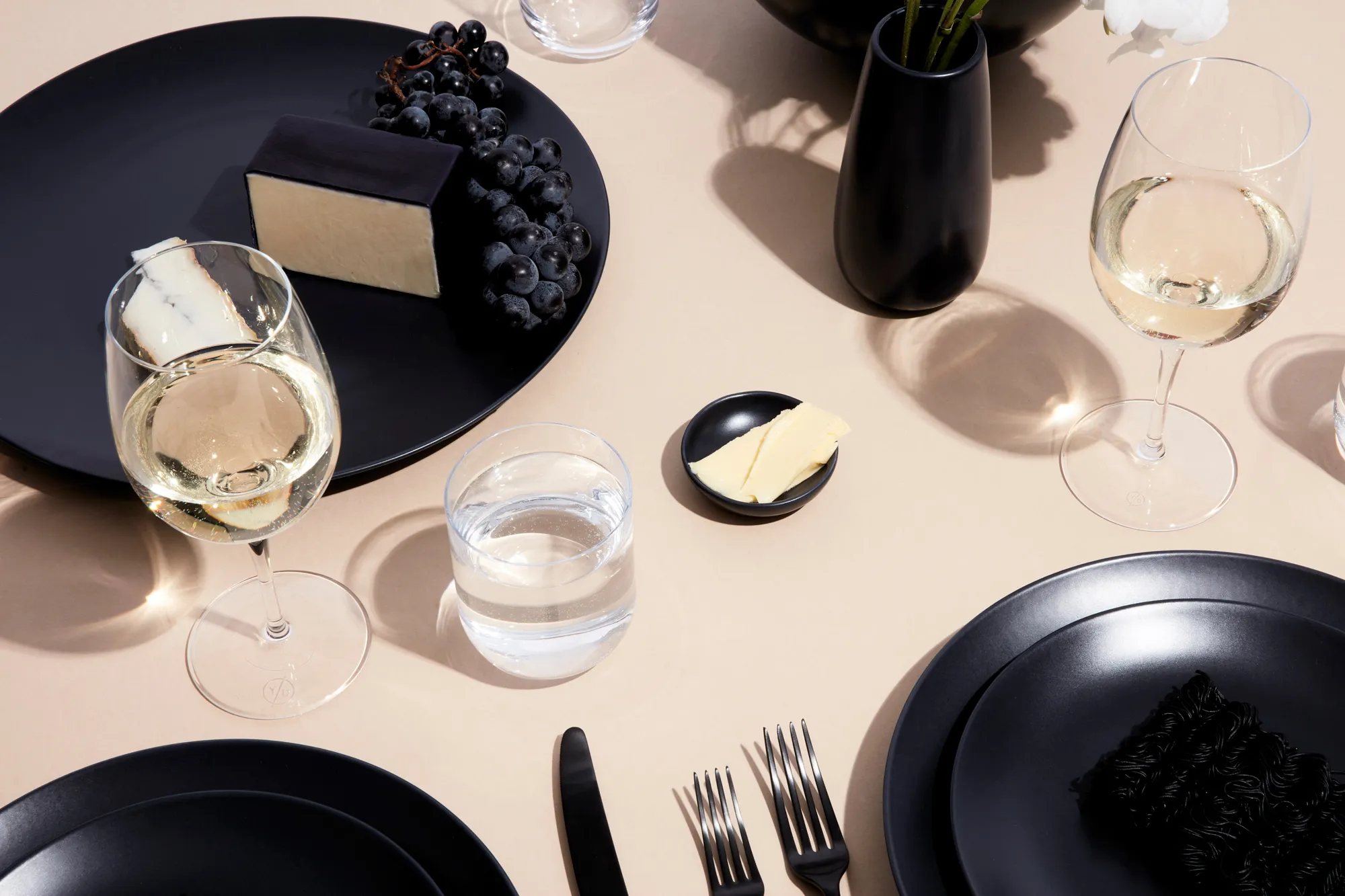 Furniture Sales -Furniture Sales 00 story image best tableware concepts for the holidays